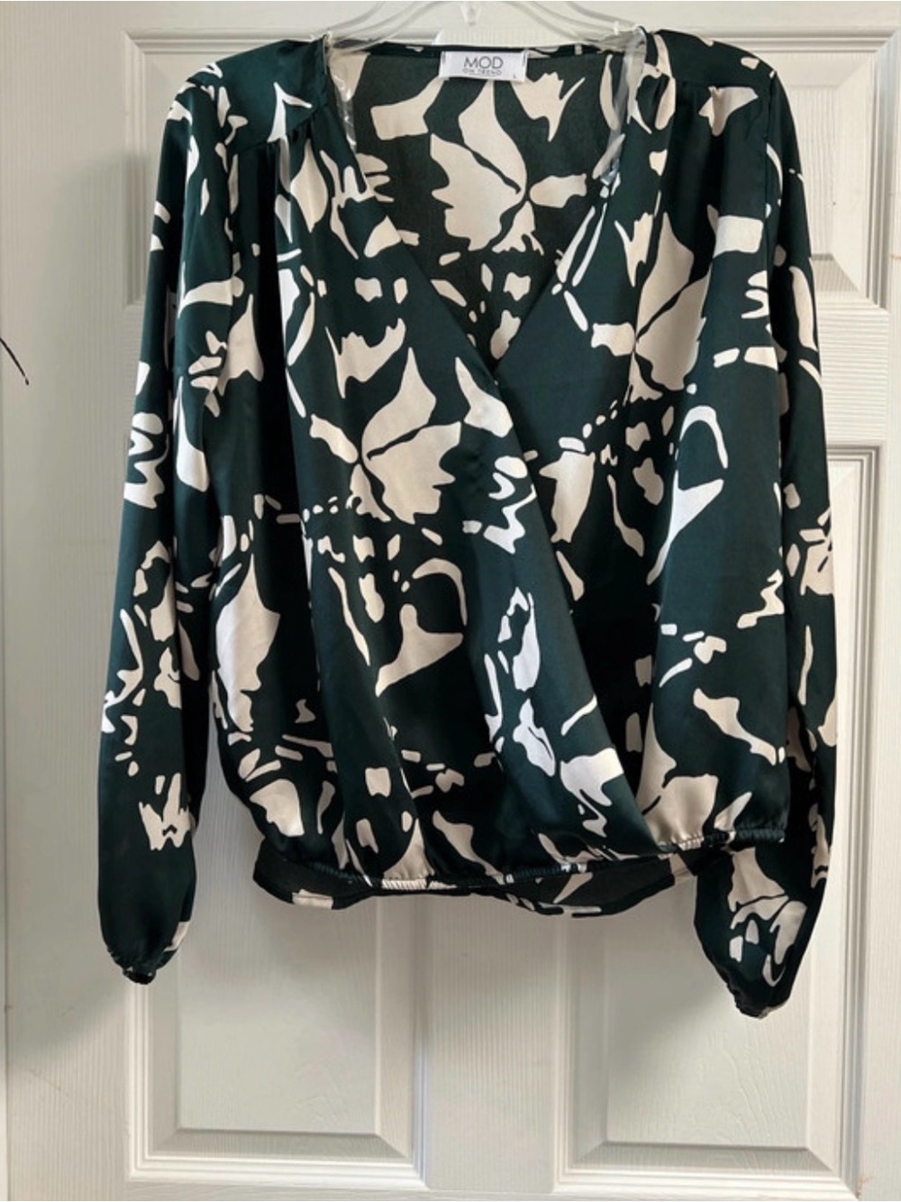 NWT Mod On Trend surplice blouse large